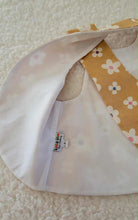 Load image into Gallery viewer, Lucy Flowers Top with Retro Jeans