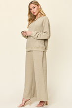 Load image into Gallery viewer, Satcha Top and Pants Set
