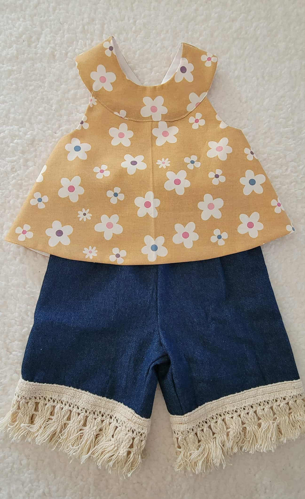 Lucy Flowers Top with Retro Jeans