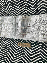 Load image into Gallery viewer, Black &amp; White Casual Tote Bag
