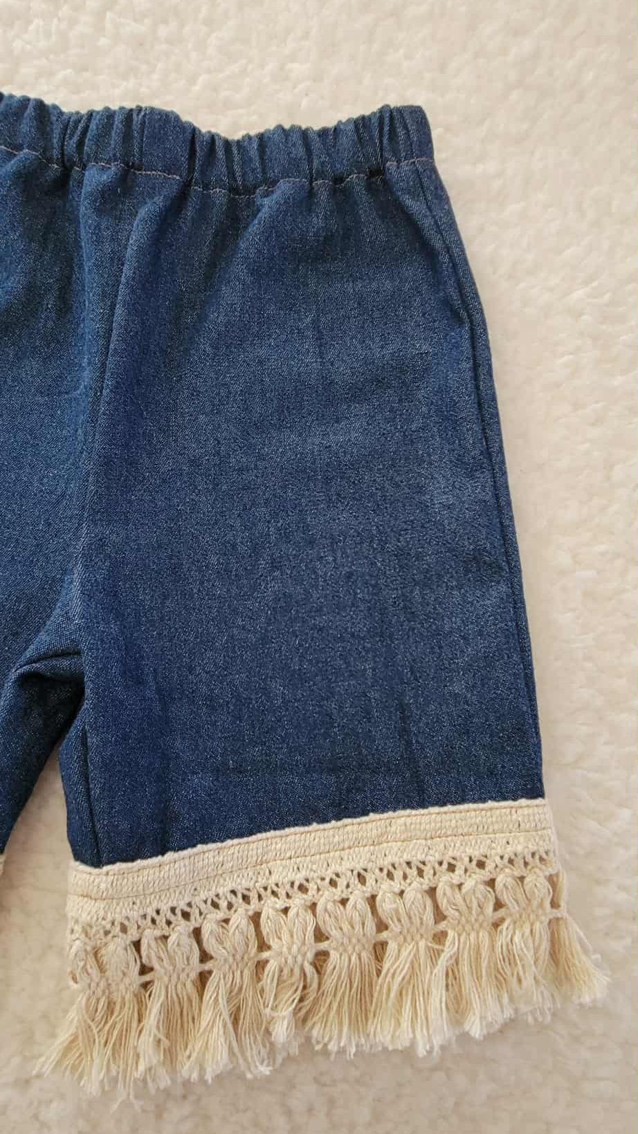 Lucy Flowers Top with Retro Jeans