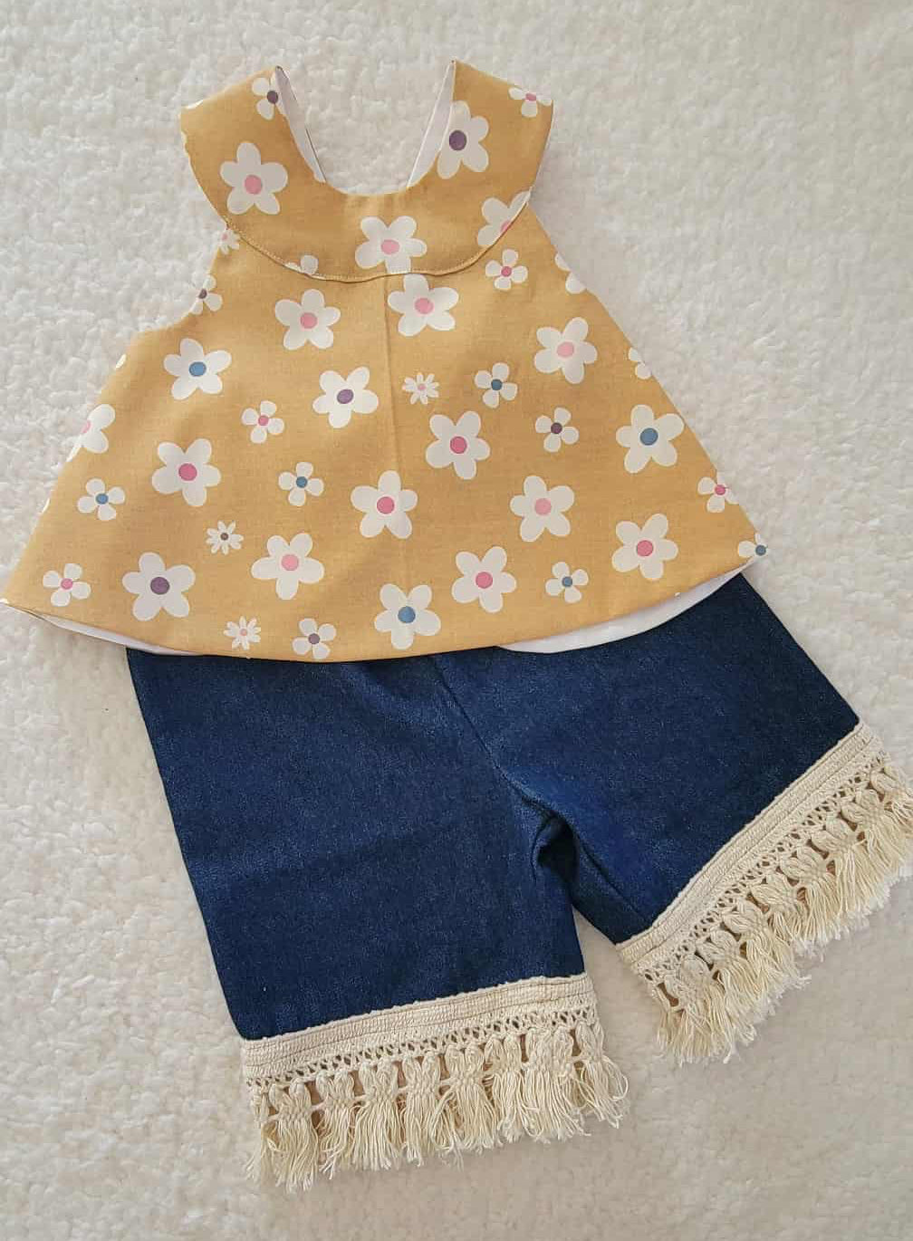 Lucy Flowers Top with Retro Jeans