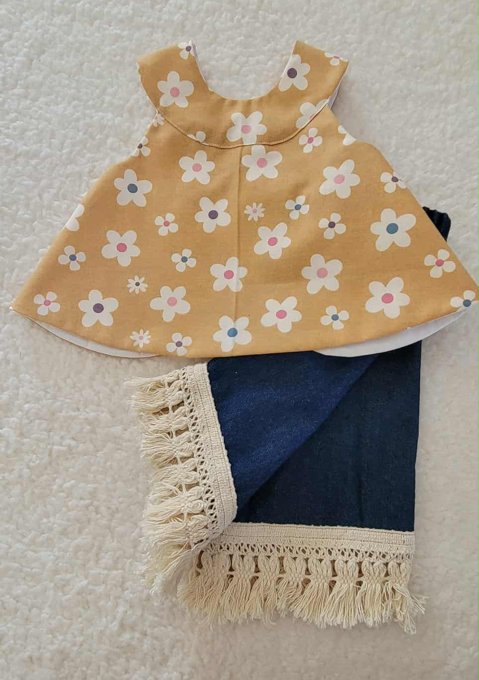 Lucy Flowers Top with Retro Jeans