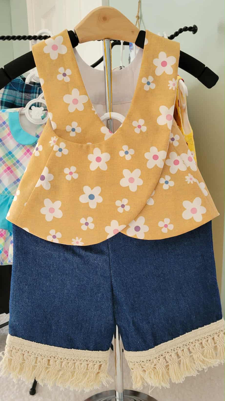 Lucy Flowers Top with Retro Jeans
