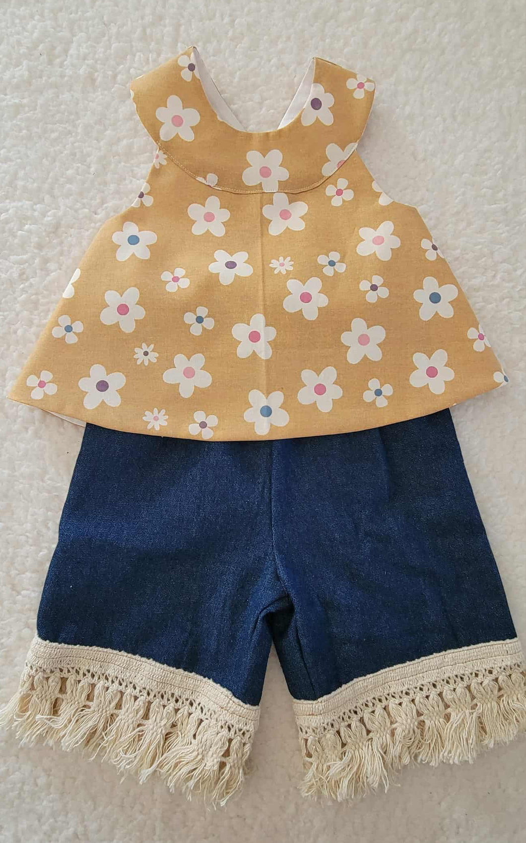 Lucy Flowers Top with Retro Jeans