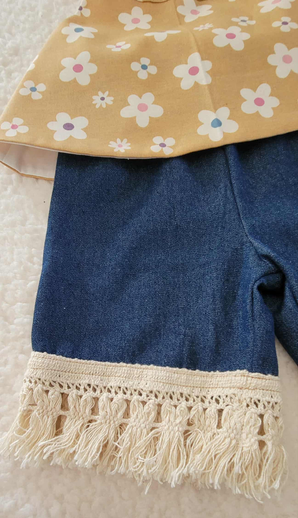 Lucy Flowers Top with Retro Jeans