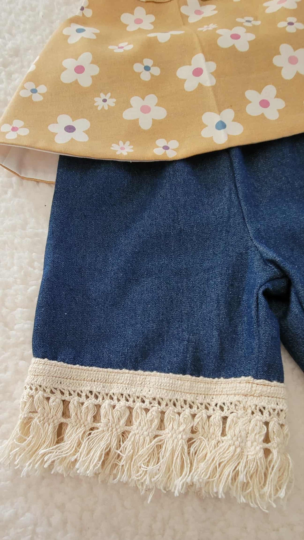 Lucy Flowers Top with Retro Jeans