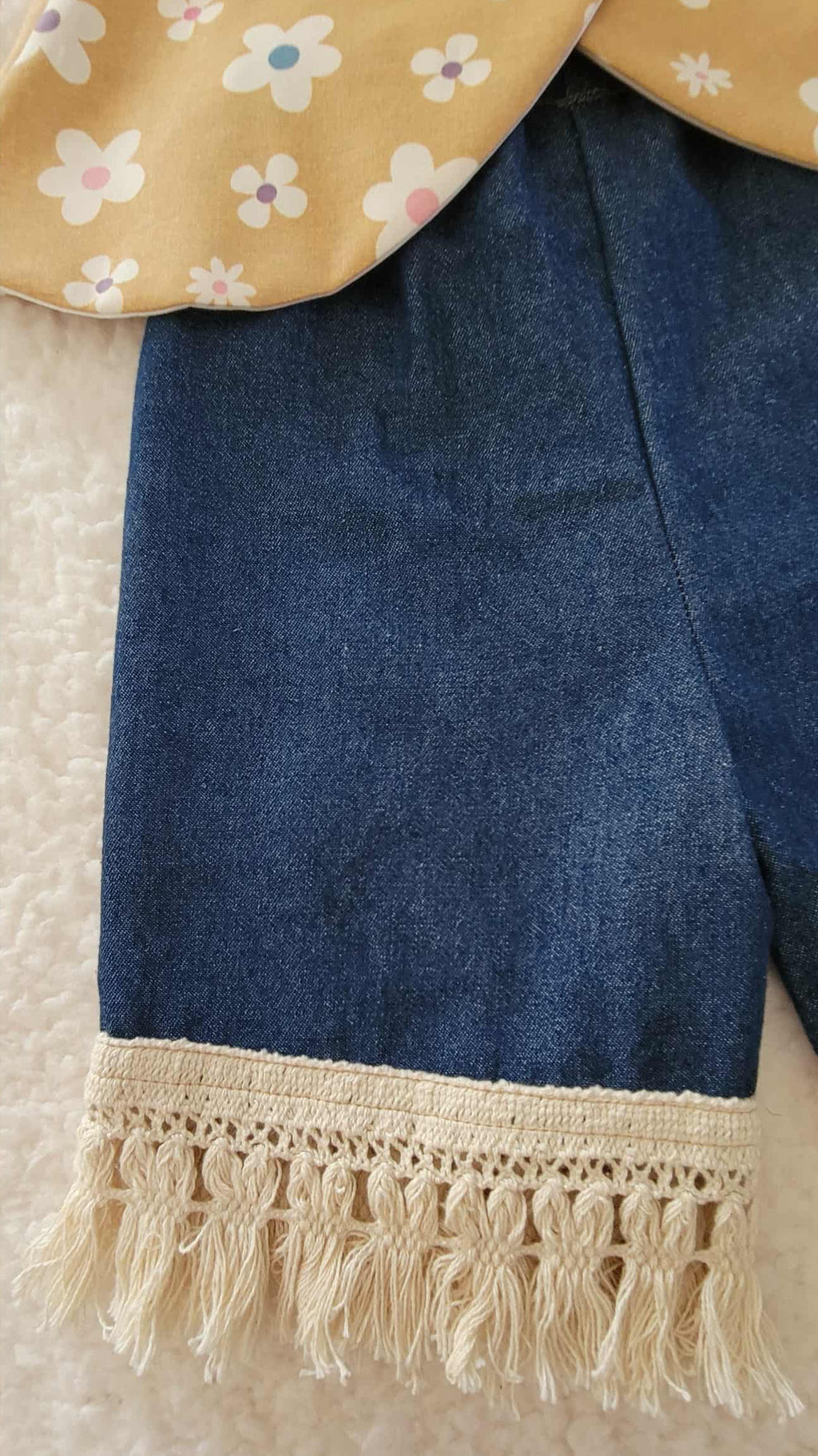 Lucy Flowers Top with Retro Jeans