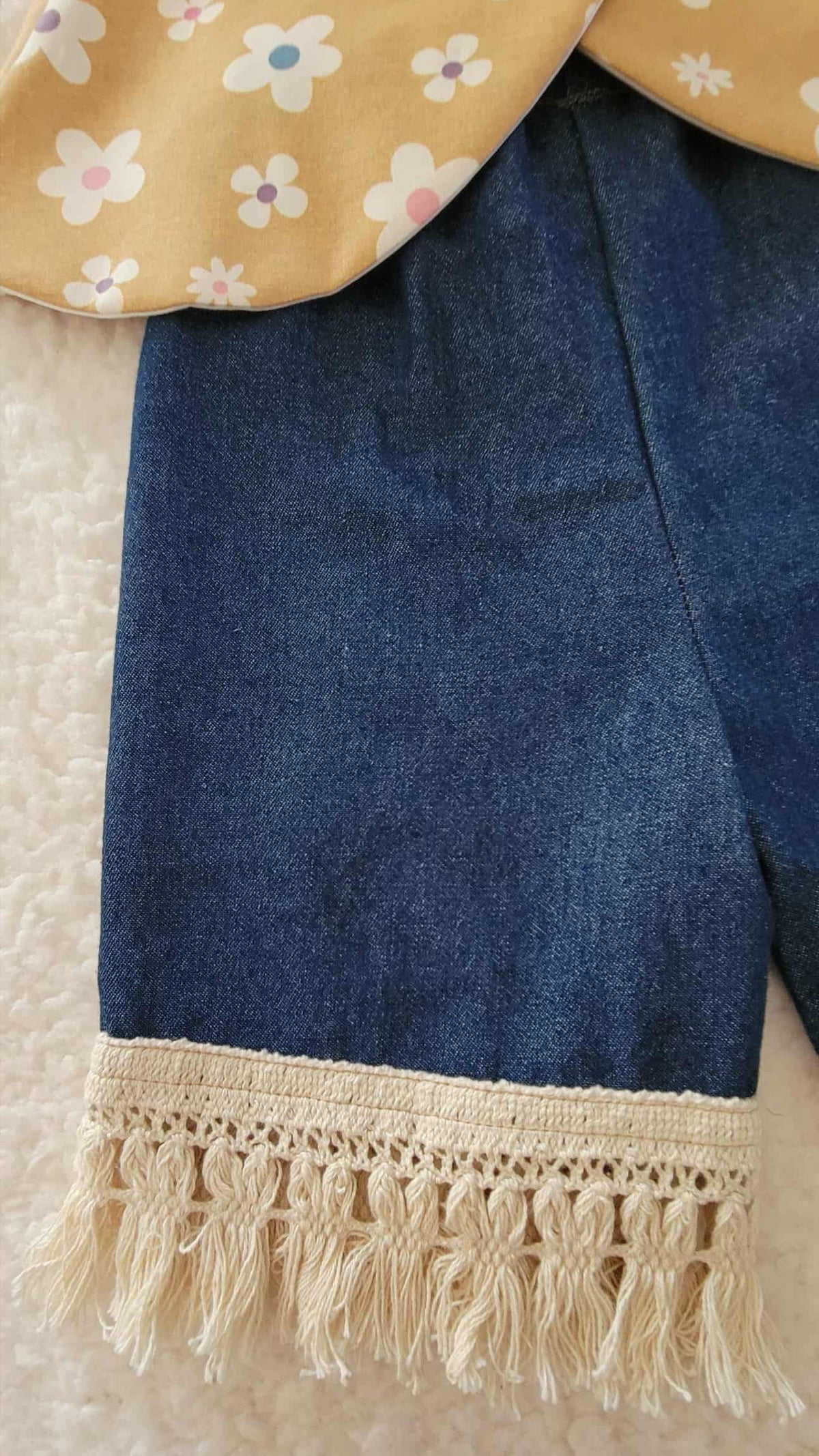 Lucy Flowers Top with Retro Jeans